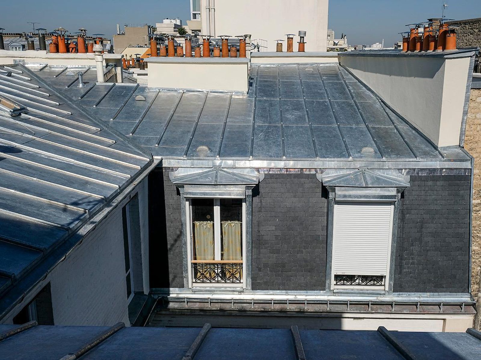 Couverture terminée, faîtage scellé